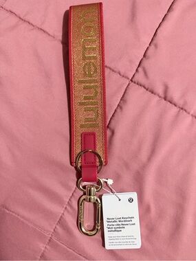 Lululemon Never Lost Keychain - Metallic Wordmark